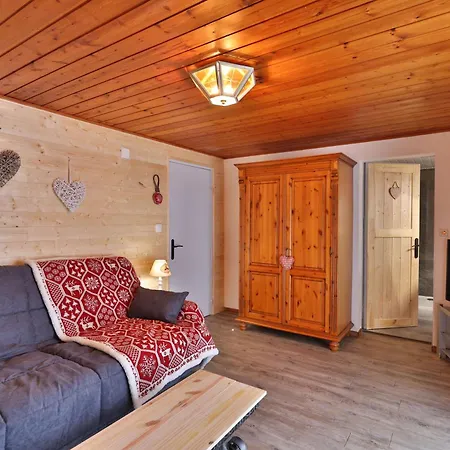 Chalet Au Bois Des Ecureuils Classe Trois Etoiles. *